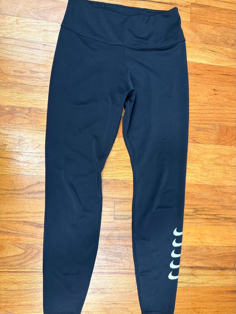 Nike Dri-FIT Black Reflective Swoosh Leggings Women’s Size Small